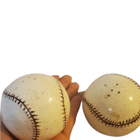 Vintage baseball salt and pepper shakers - Picture 2 of 4